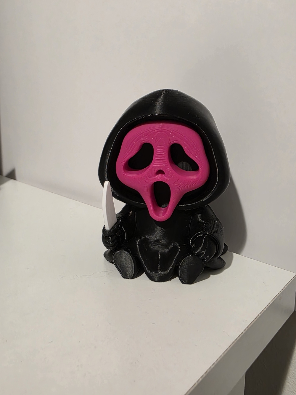 Pink Ghost Face Horror Figurine – Handmade 3D Printed Halloween Decor